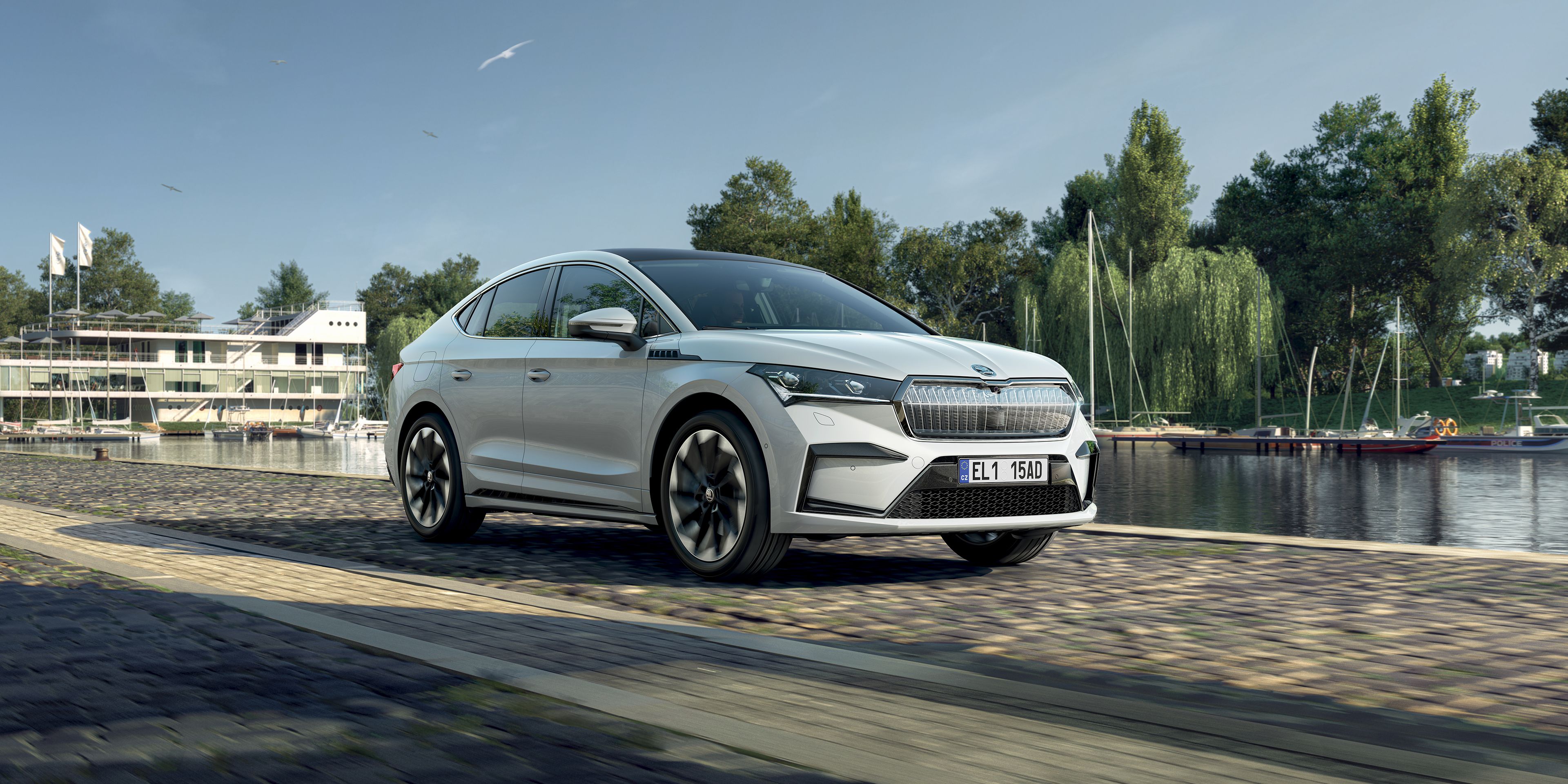 Ein Škoda Kodiaq fährt im Offroad-Gelände